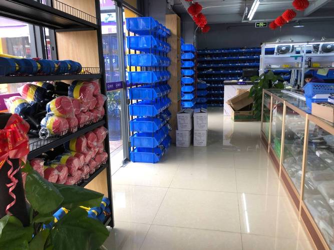 进旺铺扫码联系工厂展厅广州市天迅科技电子,主营游艺机及